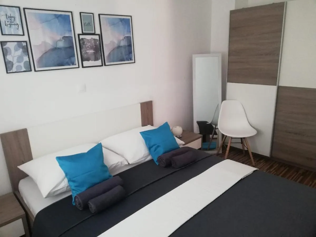 Tomena Apartments Trogir 0*,